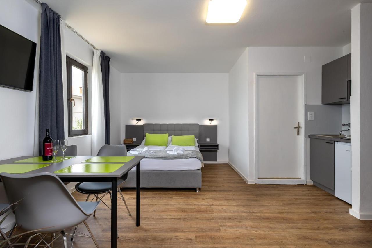 Apartments Dida Sime Starigrad Paklenica Exterior photo