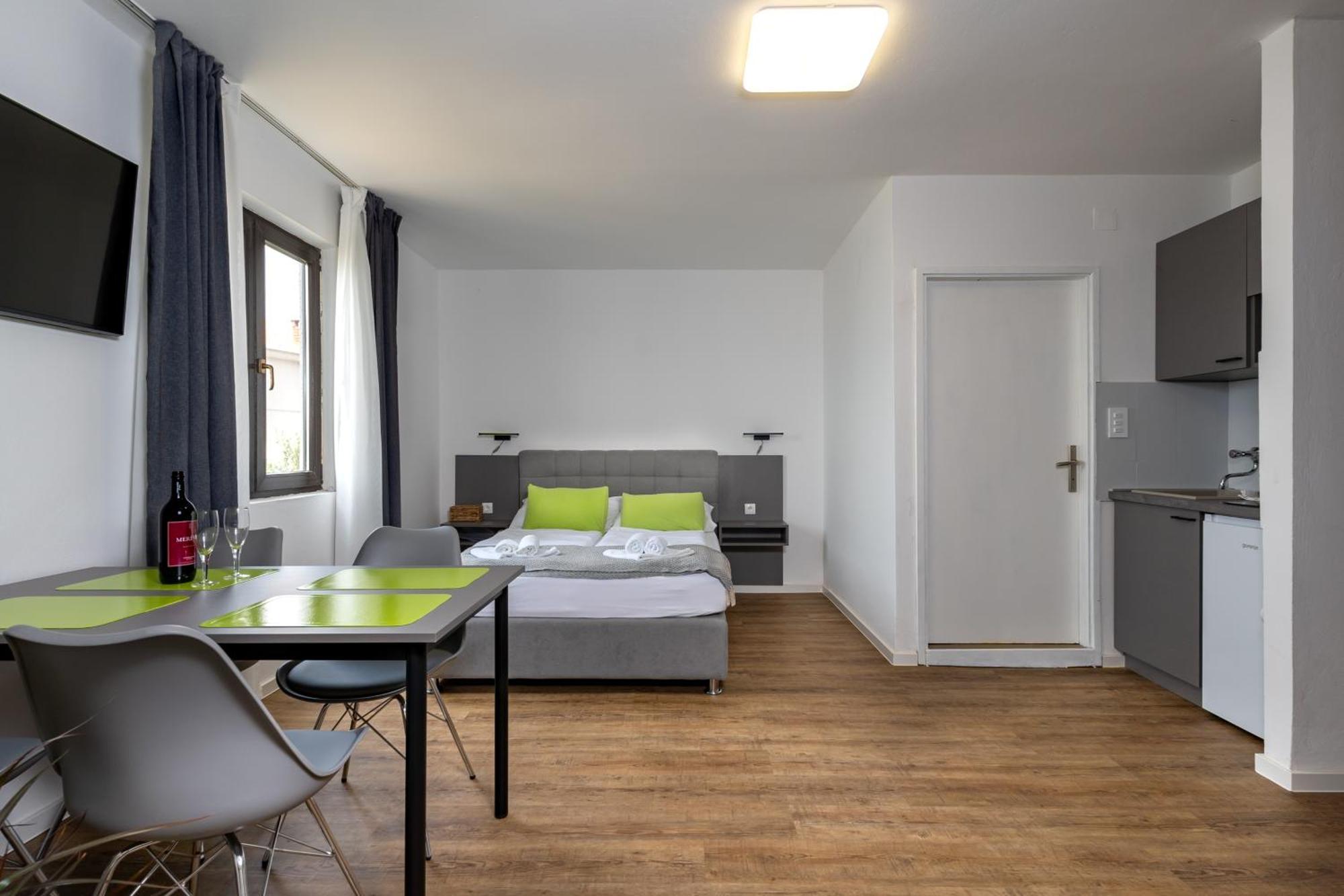 Apartments Dida Sime Starigrad Paklenica Exterior photo