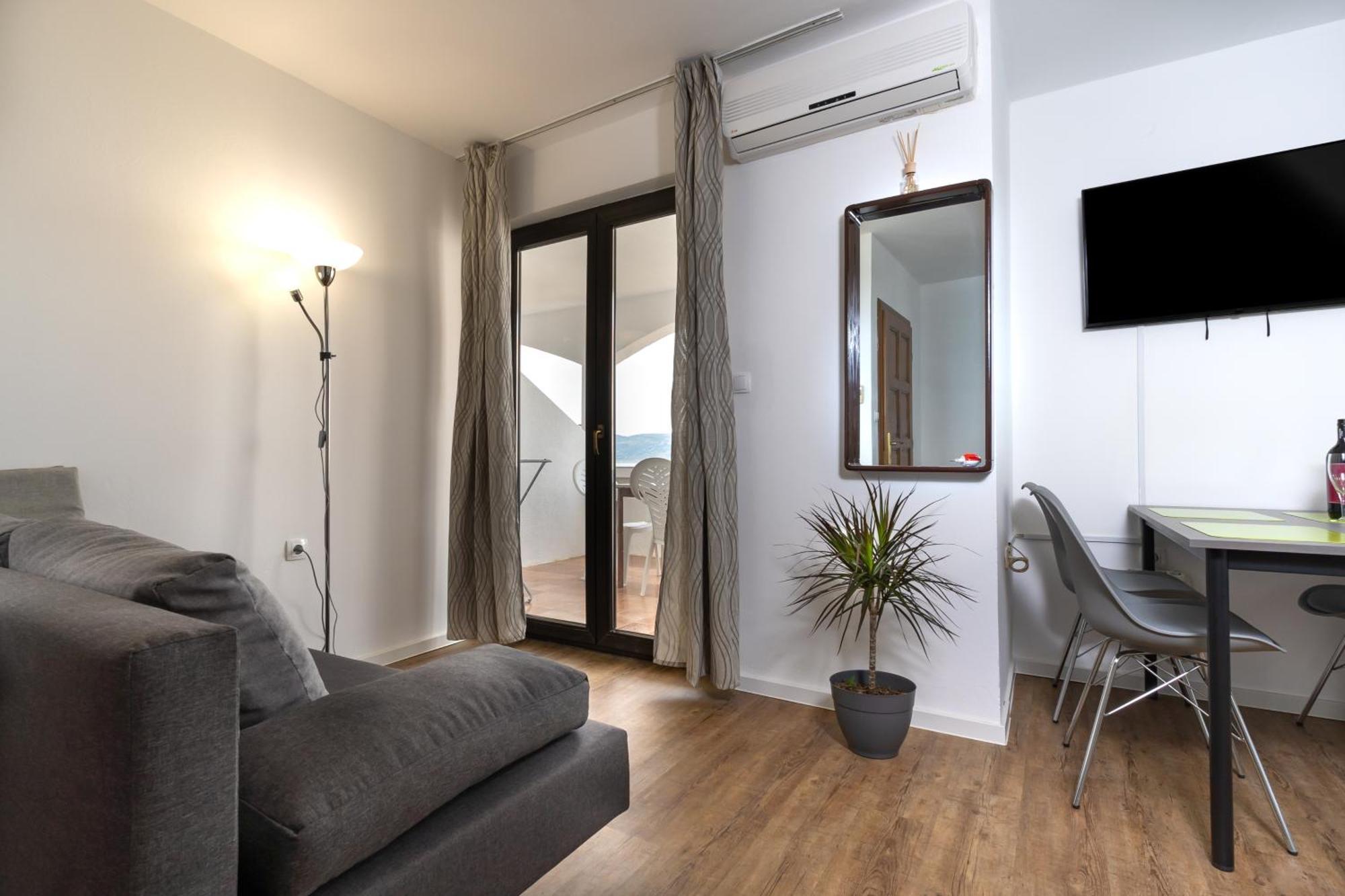 Apartments Dida Sime Starigrad Paklenica Exterior photo