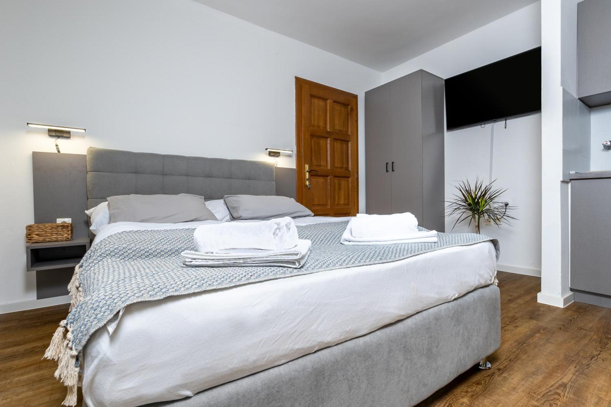 Apartments Dida Sime Starigrad Paklenica Exterior photo