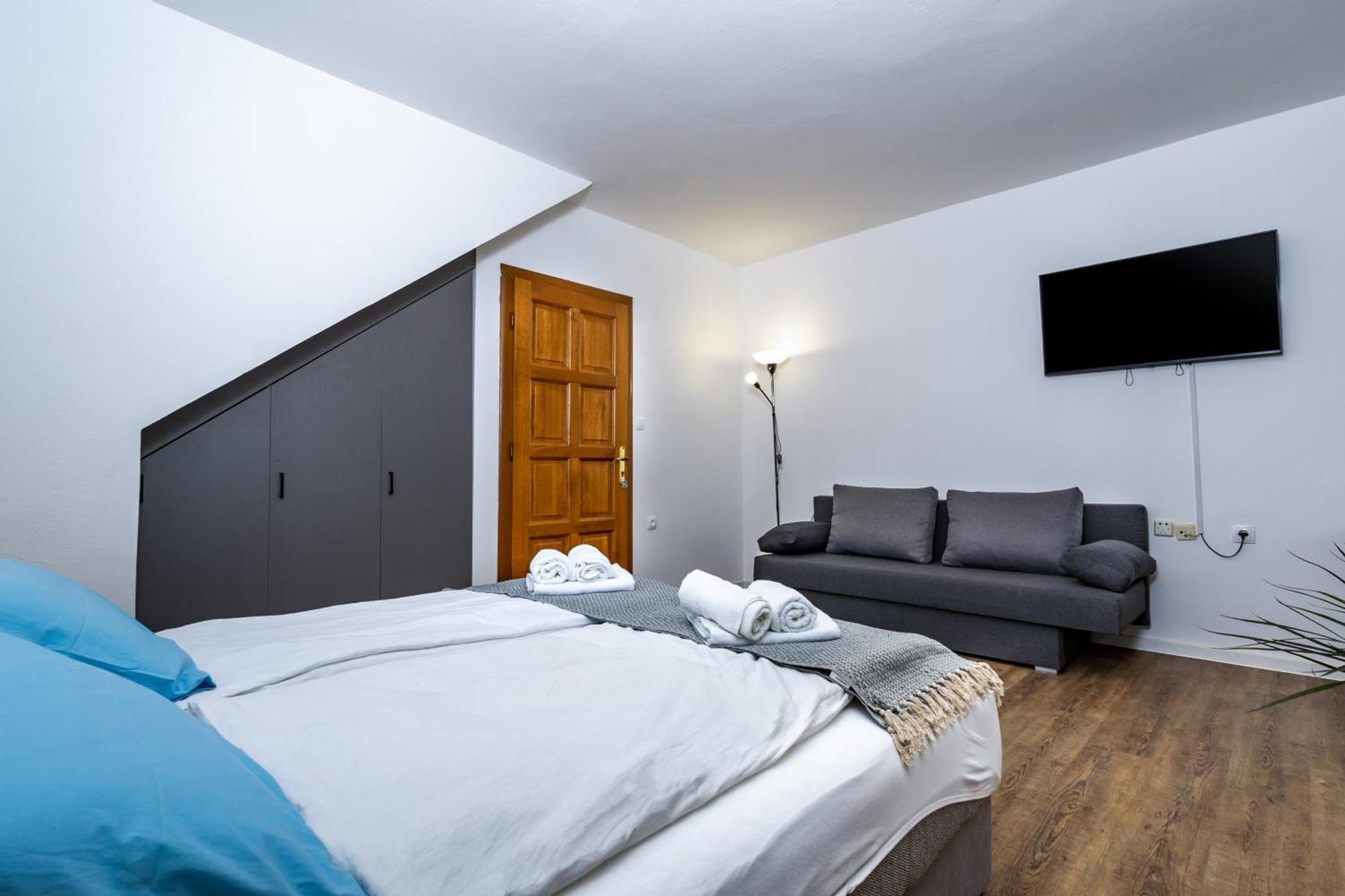 Apartments Dida Sime Starigrad Paklenica Exterior photo