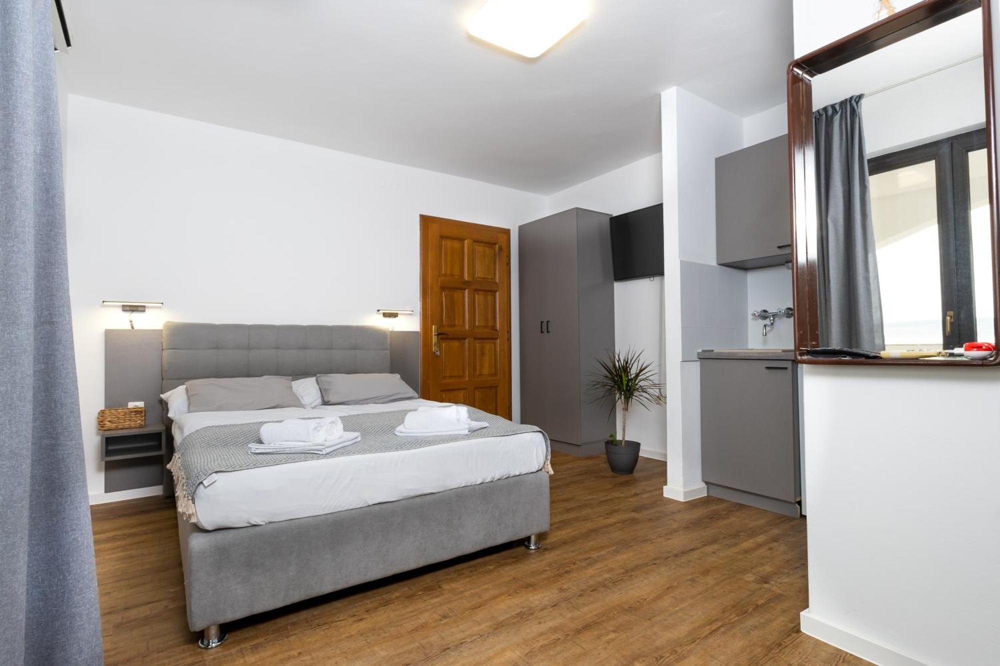 Apartments Dida Sime Starigrad Paklenica Exterior photo