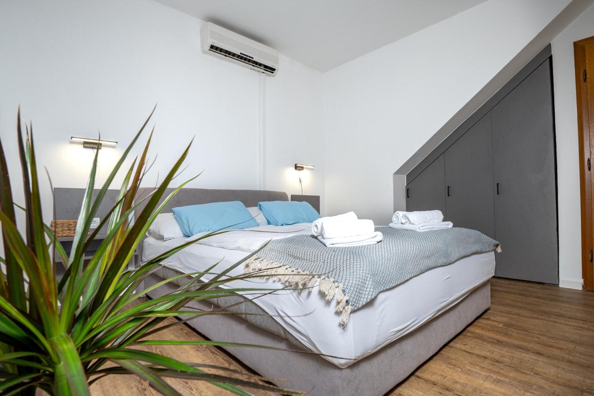 Apartments Dida Sime Starigrad Paklenica Exterior photo