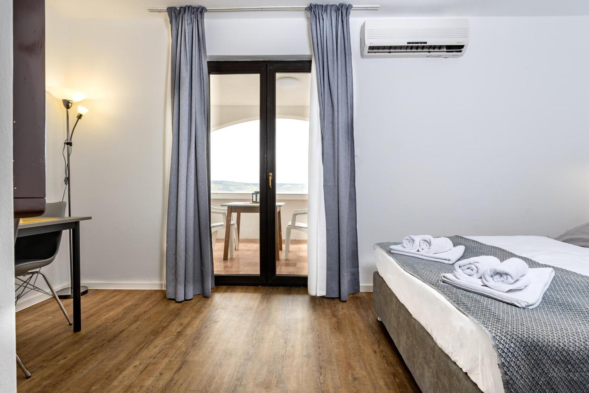 Apartments Dida Sime Starigrad Paklenica Exterior photo