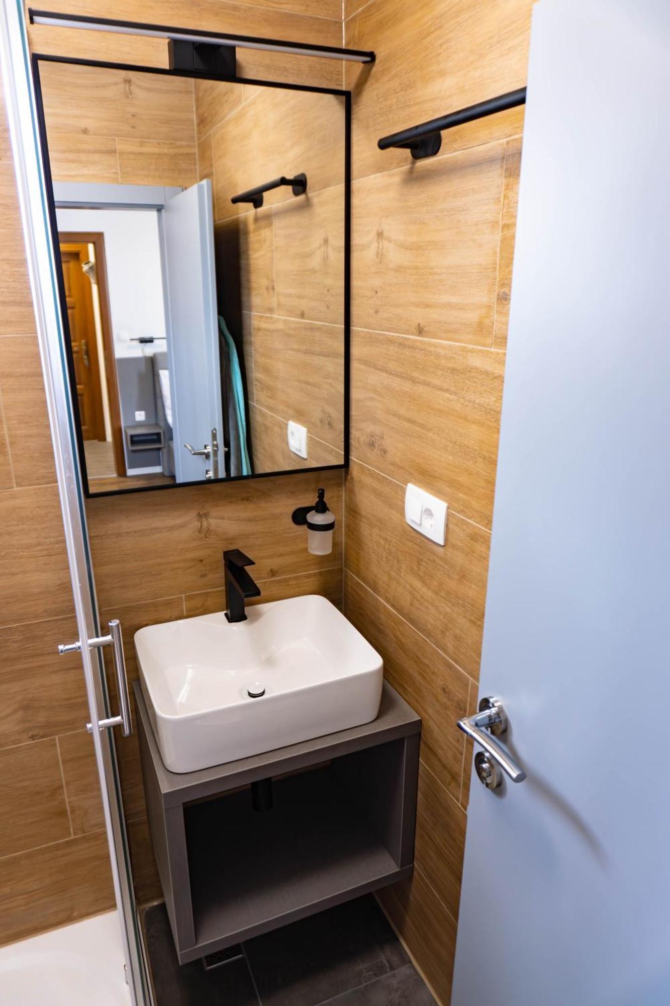 Apartments Dida Sime Starigrad Paklenica Exterior photo